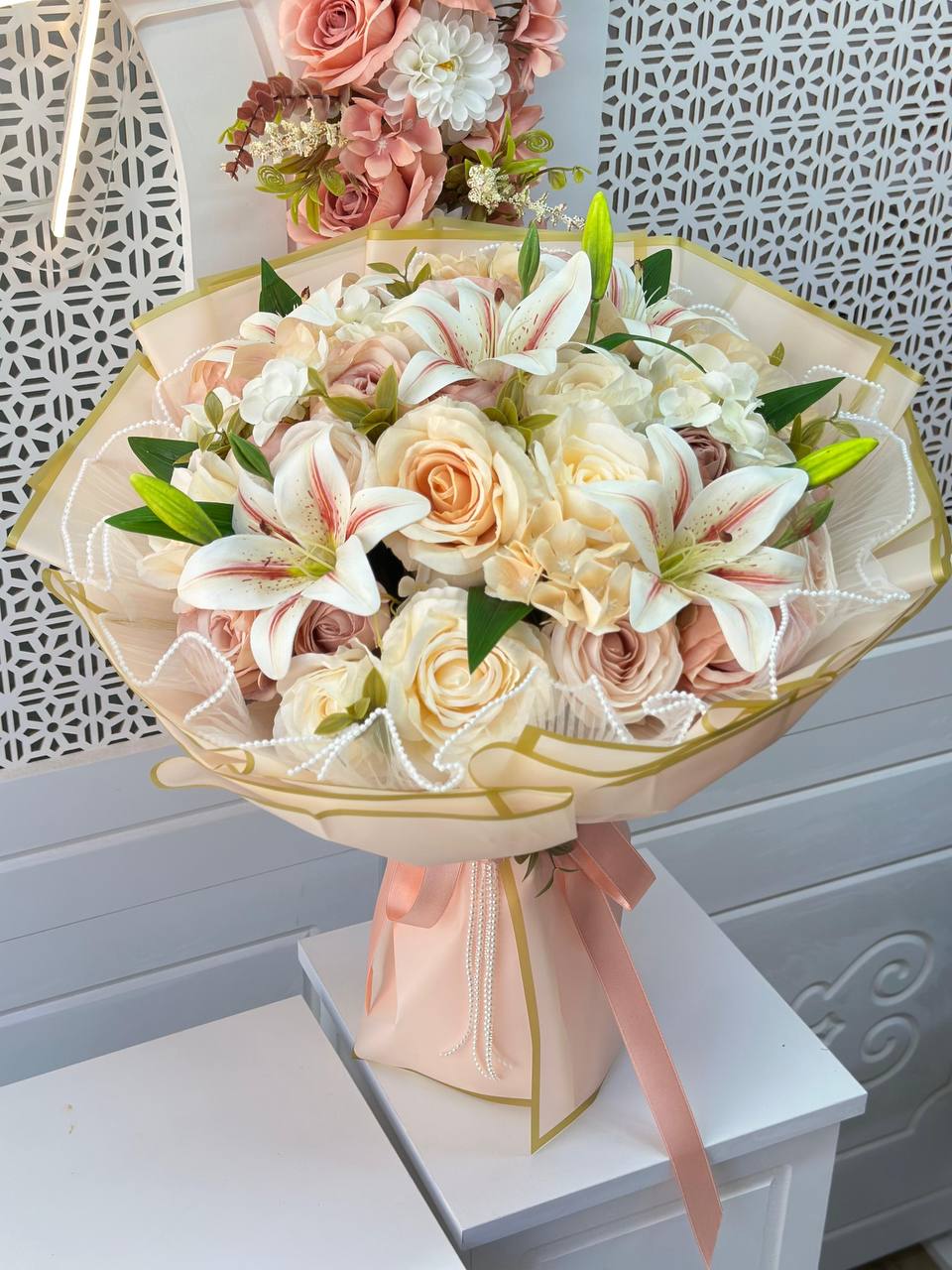 Gold Lilium Buket